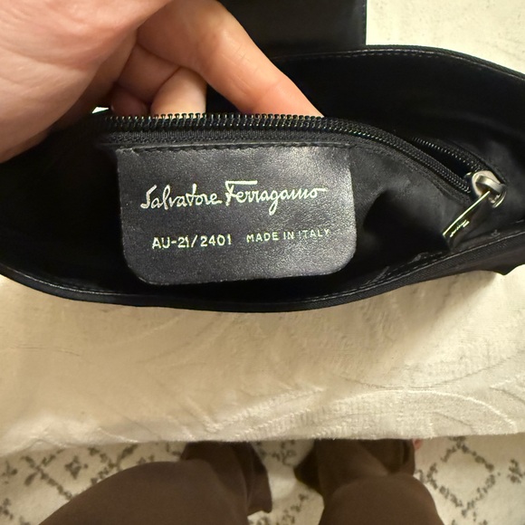 Authentic Vintage Salvatore Ferragamo handbag. - Picture 7 of 13